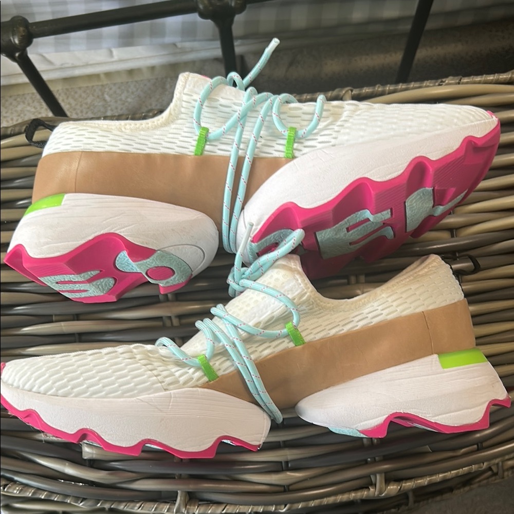 Stylish Women's Sneakers in White and Pink
